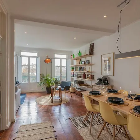 Fantastic Family In Estrela Apartment